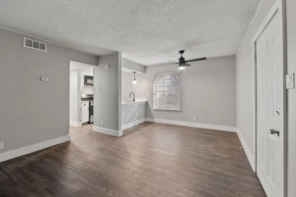 $1,250 | 1220 West Anderson Lane, Unit 109, Austin, TX 78757