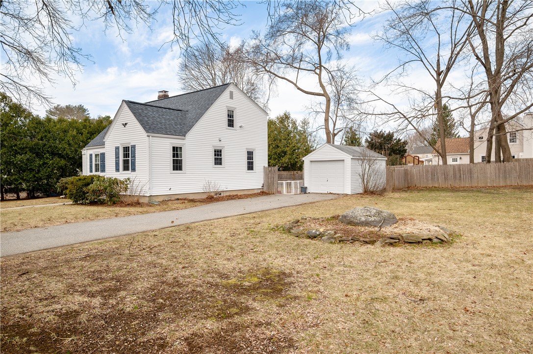 2 Thorpe Street Smithfield, RI 02828 - Photo 2 of 35 Gallery Image 2