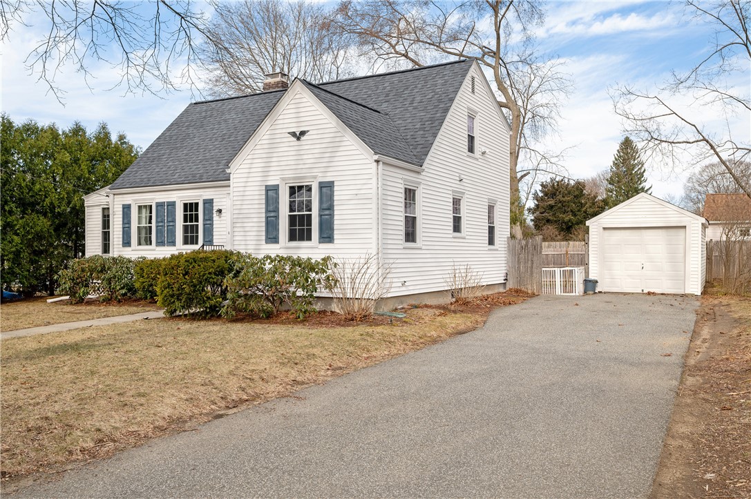 2 Thorpe Street Smithfield, RI 02828 - Photo 3 of 35 Gallery Image 3