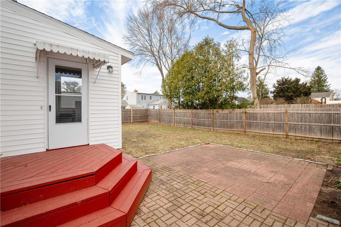 2 Thorpe Street Smithfield, RI 02828 - Photo 8 of 35 Gallery Image 8
