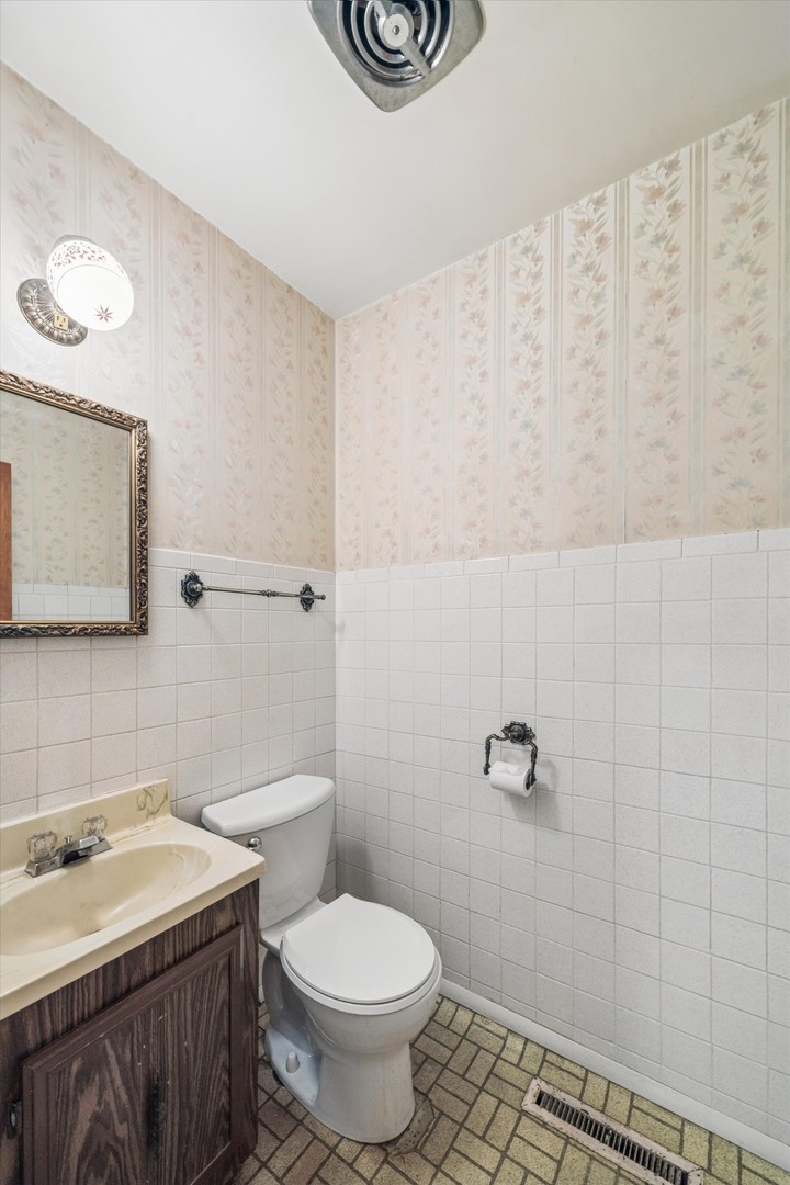 9135 West 26th Place Brookfield, IL 60513 - Photo 22 of 35 a bathroom with a sink a toilet and mirror