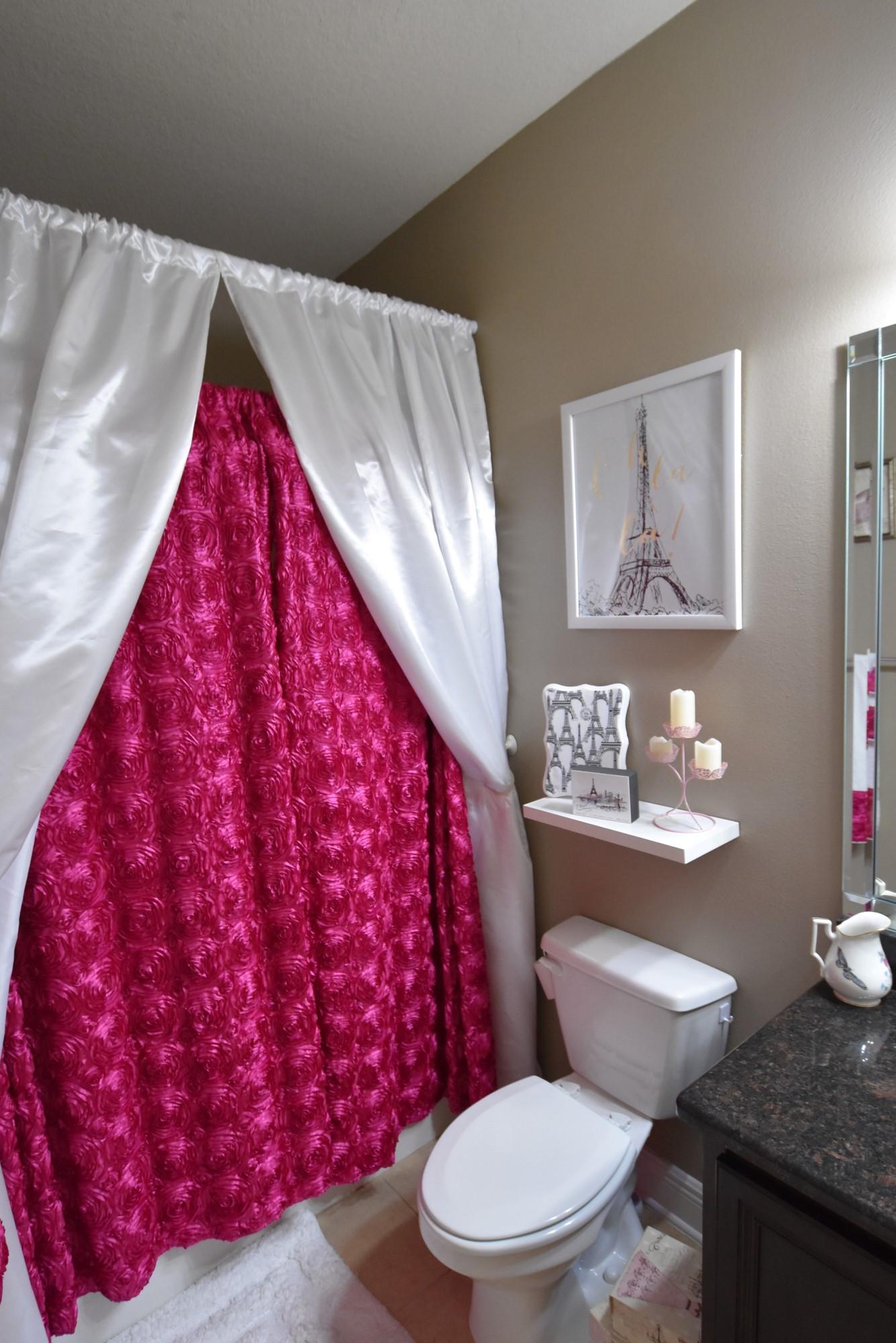 640 Red Fern Road Crestview, FL 32536 - Photo 27 of 50 a bathroom with a toilet sink and mirror