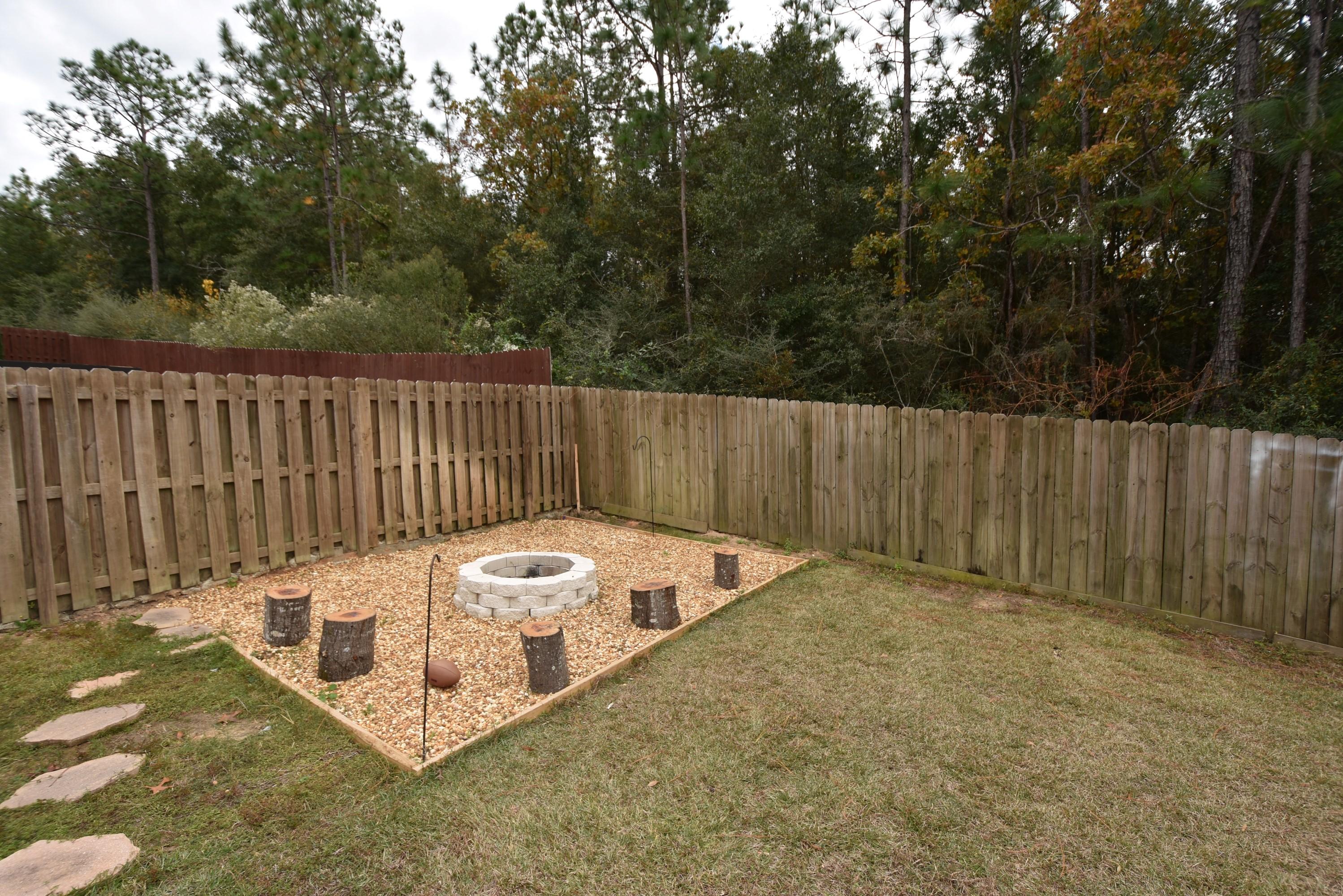 640 Red Fern Road Crestview, FL 32536 - Photo 40 of 50 a view of a terrace with a wooden fence
