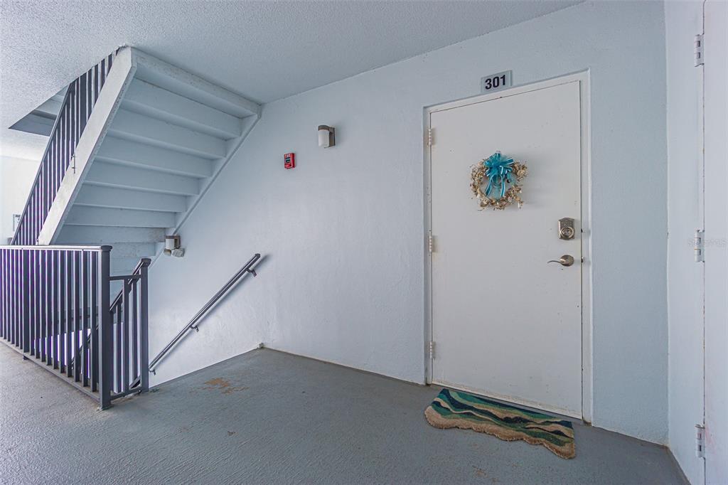 7 Elgin Place, Unit 301 Dunedin, FL 34698 - Photo 3 of 35