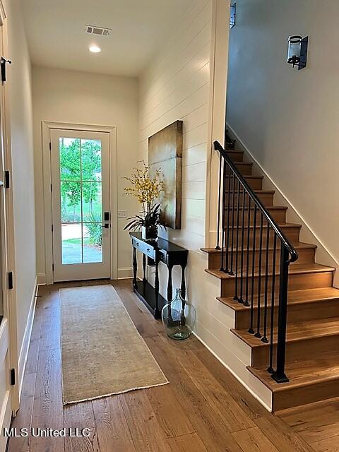 114 Hidden Oaks Trail Ridgeland, MS 39157 - Photo 15 of 62 Side Driveway Entry & Stairs to 4th Bonu
