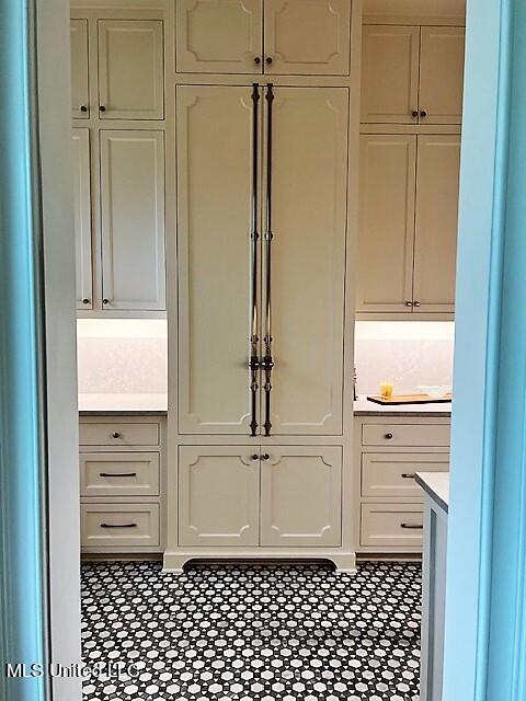 114 Hidden Oaks Trail Ridgeland, MS 39157 - Photo 7 of 62 Custom Cabinetry Butler's Pantry
