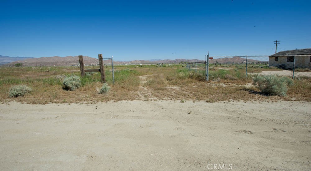 2011 67th Street West Rosamond, CA 93560 - Photo 3 of 11