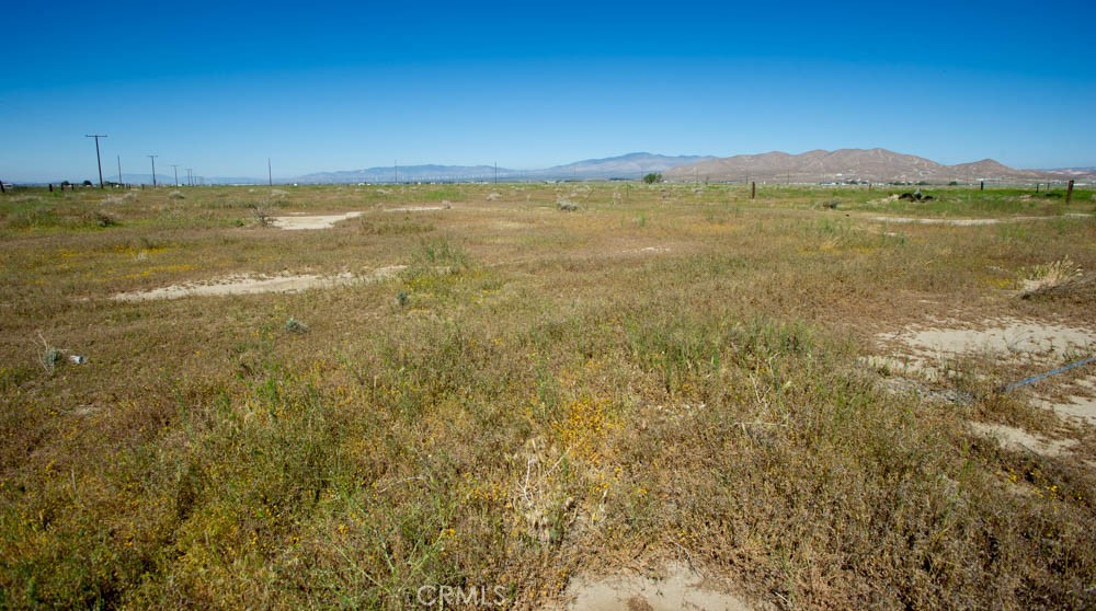 2011 67th Street West Rosamond, CA 93560 - Photo 9 of 11 a view of an ocean and mountain