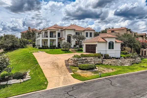 a front view of house with yard