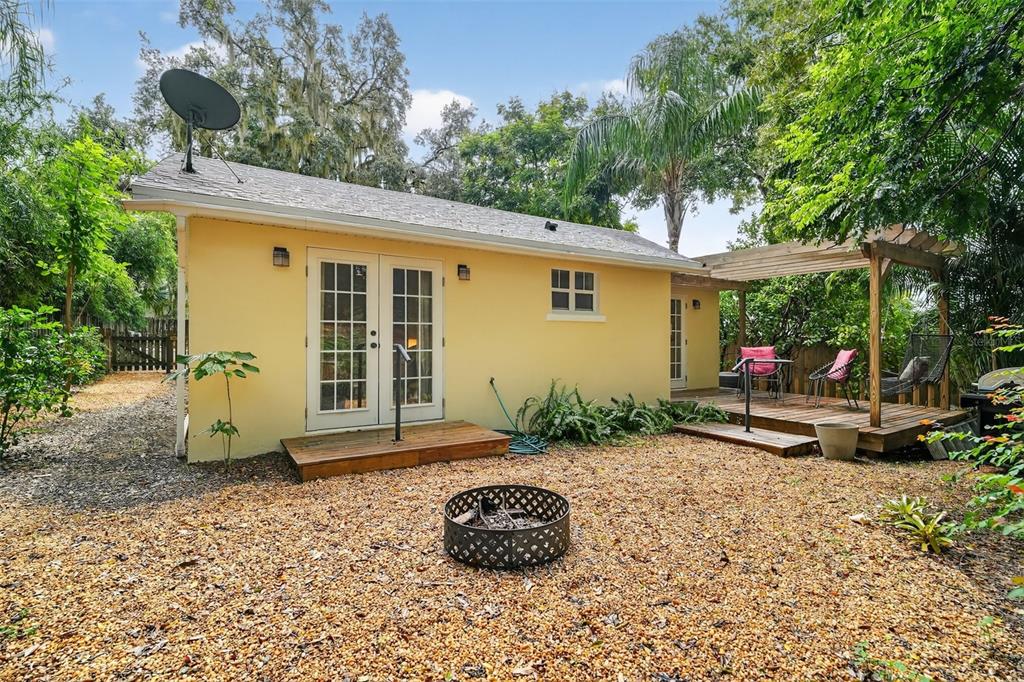 617 Robie Avenue Mount Dora, FL 32757 - Photo 22 of 26 a backyard of a house with barbeque oven table and chairs