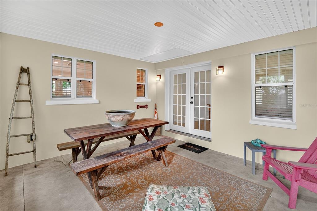 617 Robie Avenue Mount Dora, FL 32757 - Photo 6 of 26 a living room with furniture and a window
