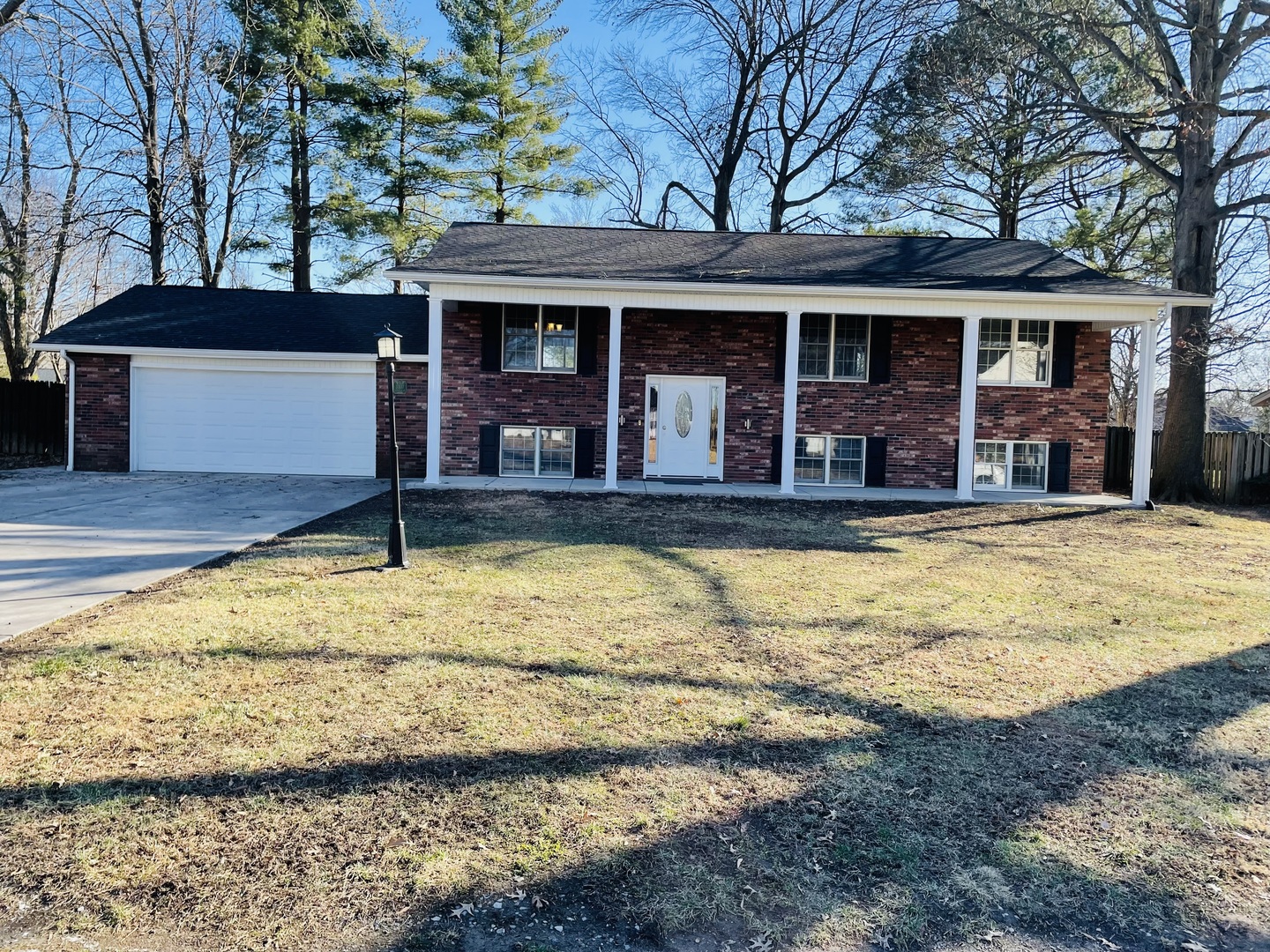 3307 West Lakeview Road Marion, IL 62959 - Photo 1 of 33 Gallery Image 1