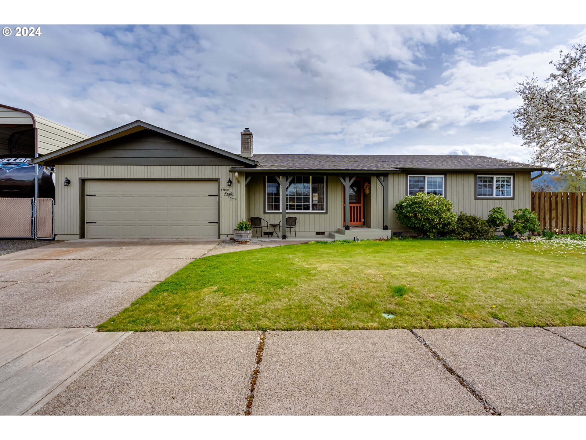581 Laksonen Loop Springfield, OR 97478 - Photo 1 of 35 Gallery Image 1