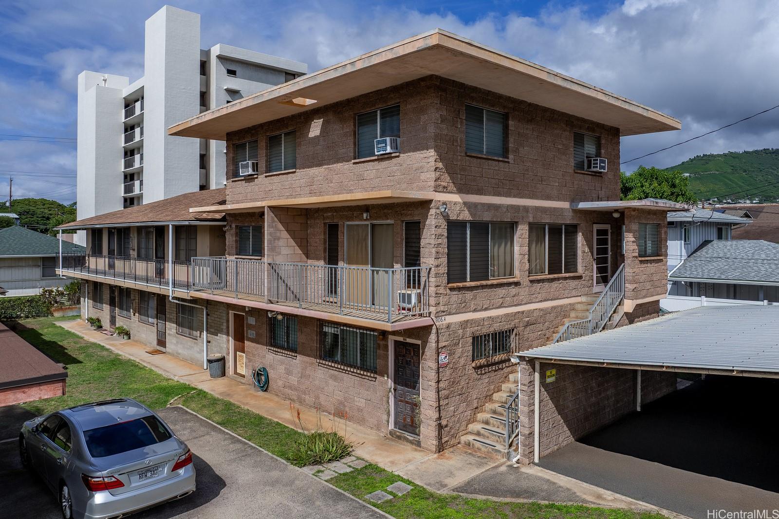 906 Hausten Street Honolulu, HI 96826 - Photo 4 of 21 a front view of a house with balcony