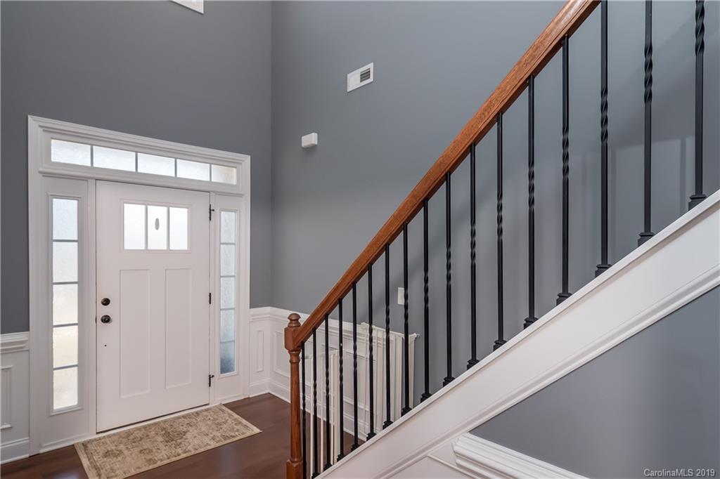 9043 Inverness Bay Road Charlotte, NC 28278 - Photo 5 of 29 Gallery Image 5