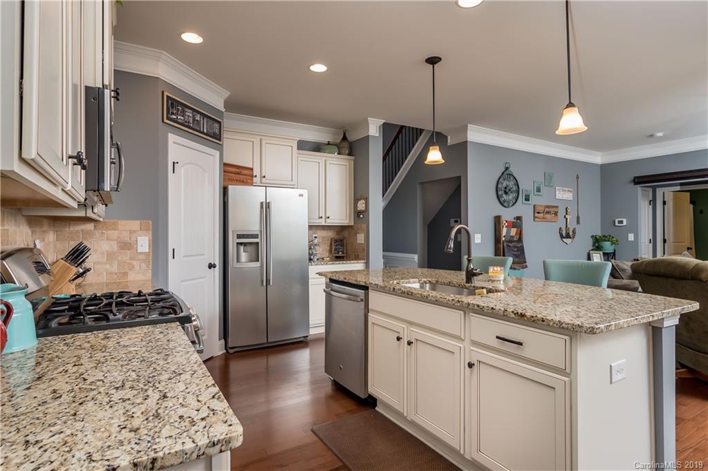 9043 Inverness Bay Road Charlotte, NC 28278 - Photo 9 of 29 Gallery Image 9