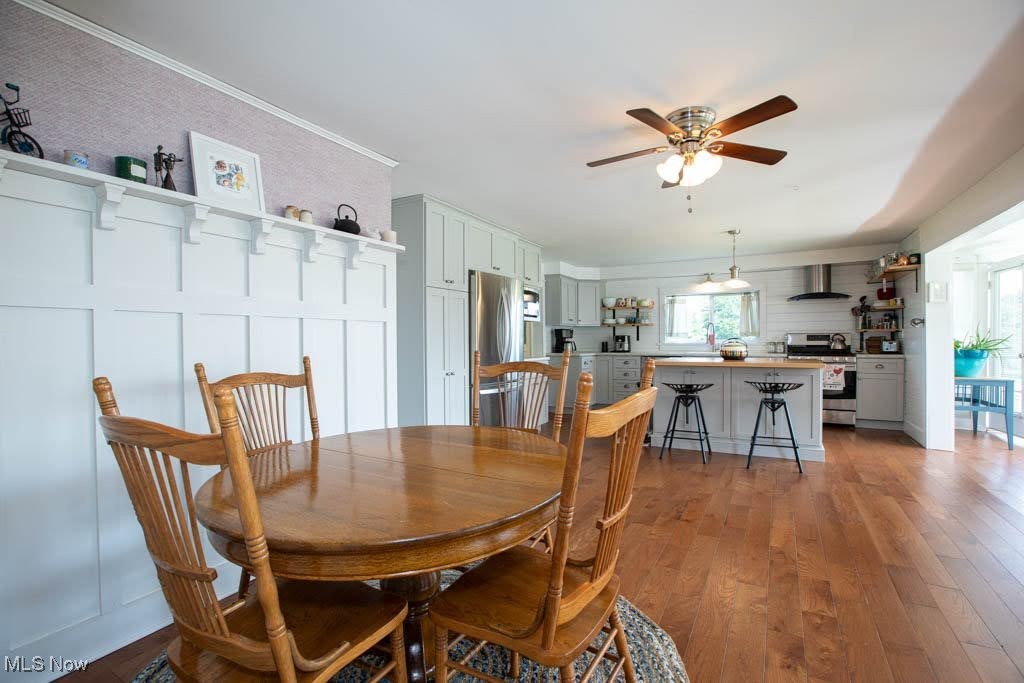 14452 Burton-Windsor Road Burton, OH 44021 - Photo 22 of 49 Dining area extension of eat in kitchen flanked by morning room