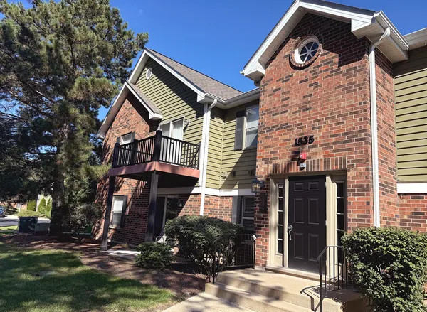 $1,800 | 1535 Raymond Drive, Unit 101, Naperville, IL 60563
