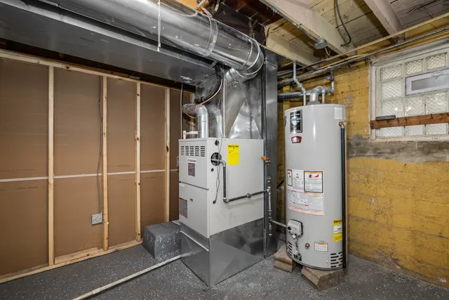 a view of a house with backyard and garden