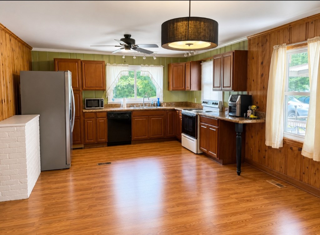 4405 Main Street Hodges, SC 29653 - Photo 2 of 10