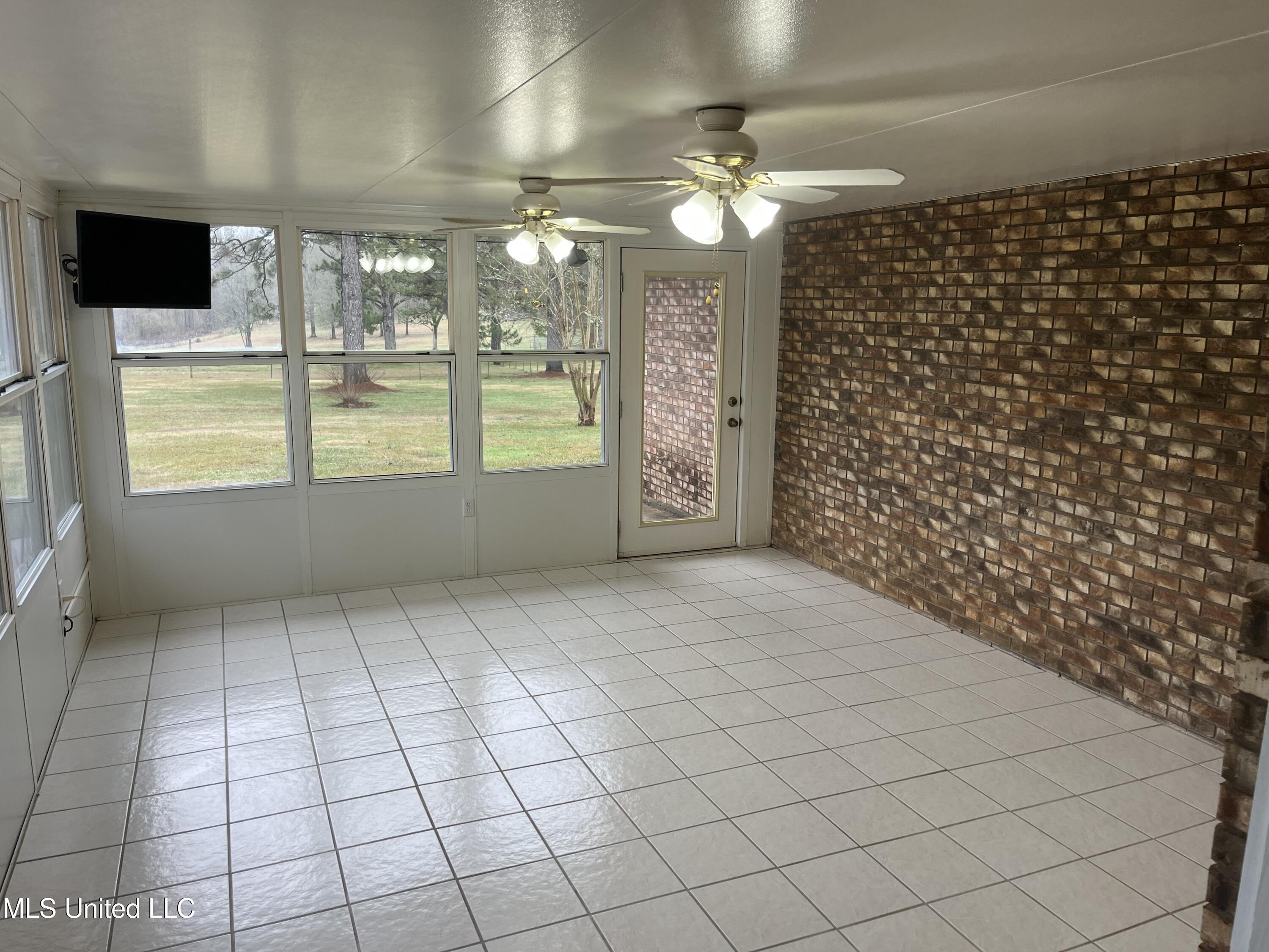 2820 Horace Lane Northwest Wesson, MS 39191 - Photo 4 of 19 IMG_7663