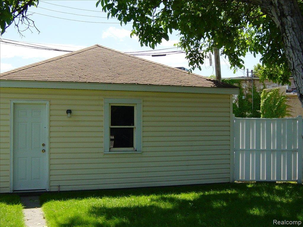 18316 Reed Street Melvindale, MI 48122 - Photo 4 of 20 18316 REED 008