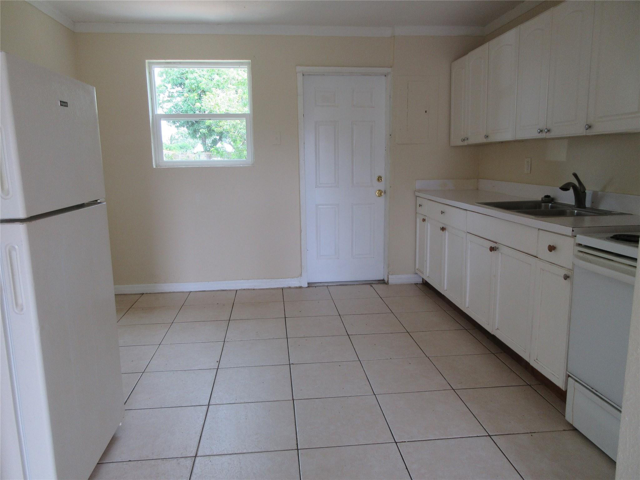 1548 West 10th Street Riviera Beach, FL 33404 - Photo 5 of 17 Photo 5