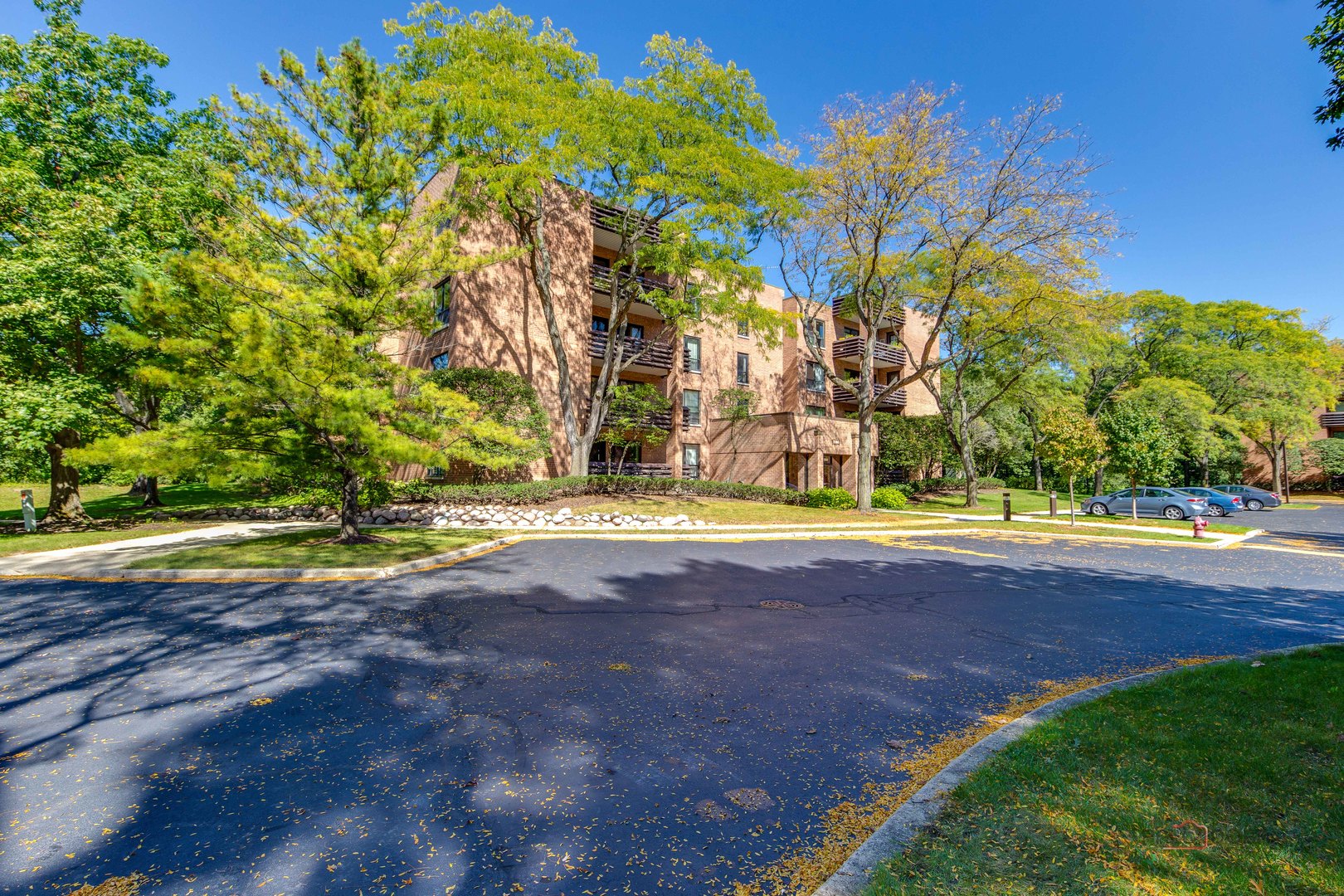 1066 Shermer Road, Unit 43 Northbrook, IL 60062 - Photo 2 of 39 Gallery Image 2