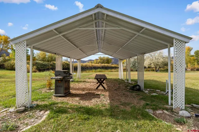 a view of a large yard with lots of green space