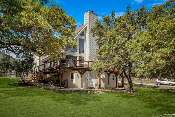 $489,000 | 471 Edge Hill Drive, Canyon Lake, TX 78133