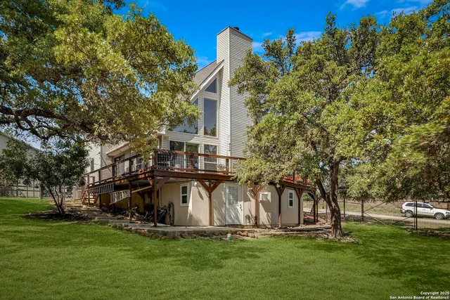 $489,000 | 471 Edge Hill Drive, Canyon Lake, TX 78133