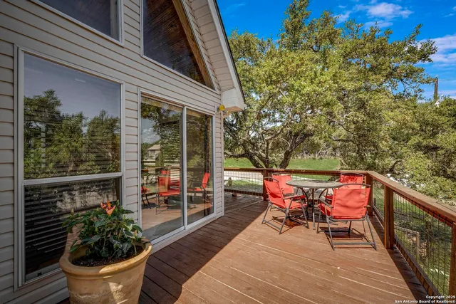 $489,000 | 471 Edge Hill Drive, Canyon Lake, TX 78133