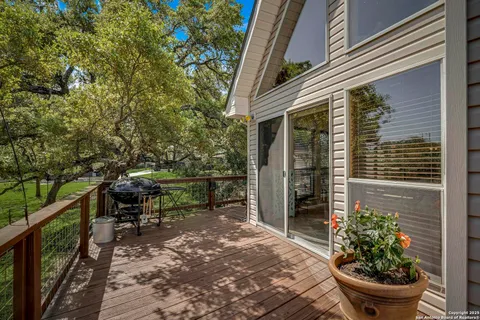 $489,000 | 471 Edge Hill Drive, Canyon Lake, TX 78133