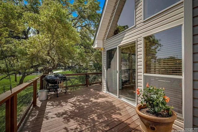 $489,000 | 471 Edge Hill Drive, Canyon Lake, TX 78133