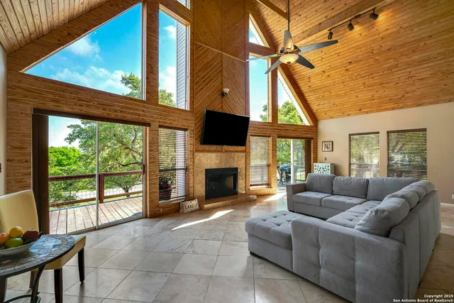 $489,000 | 471 Edge Hill Drive, Canyon Lake, TX 78133