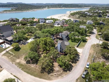 $489,000 | 471 Edge Hill Drive, Canyon Lake, TX 78133