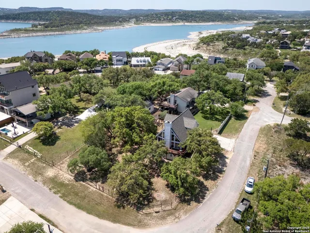 $489,000 | 471 Edge Hill Drive, Canyon Lake, TX 78133