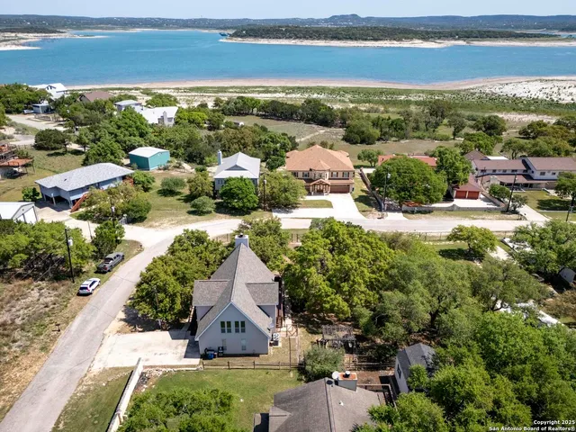 $489,000 | 471 Edge Hill Drive, Canyon Lake, TX 78133