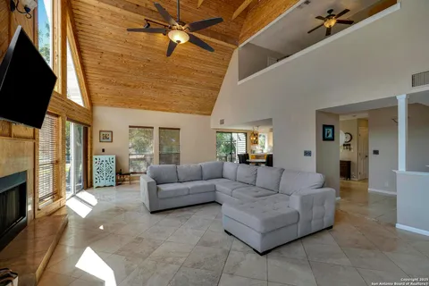 $489,000 | 471 Edge Hill Drive, Canyon Lake, TX 78133