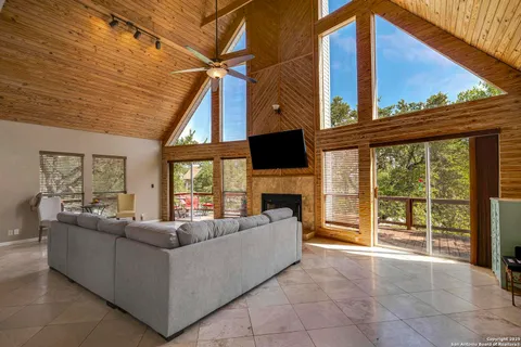 $489,000 | 471 Edge Hill Drive, Canyon Lake, TX 78133