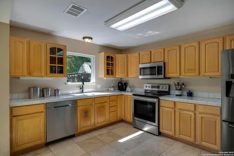 $489,000 | 471 Edge Hill Drive, Canyon Lake, TX 78133