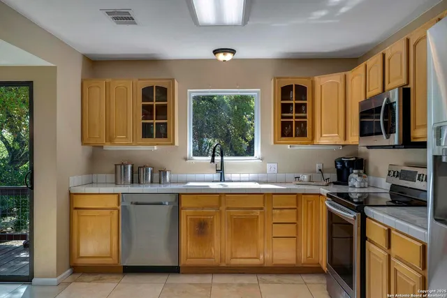 $489,000 | 471 Edge Hill Drive, Canyon Lake, TX 78133