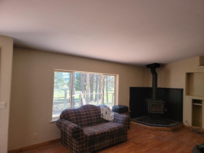 52901 Timber Ln Loop La Pine, OR 97739 - Photo 6 of 26 Living room area, features faulted ceiling and woodstove.