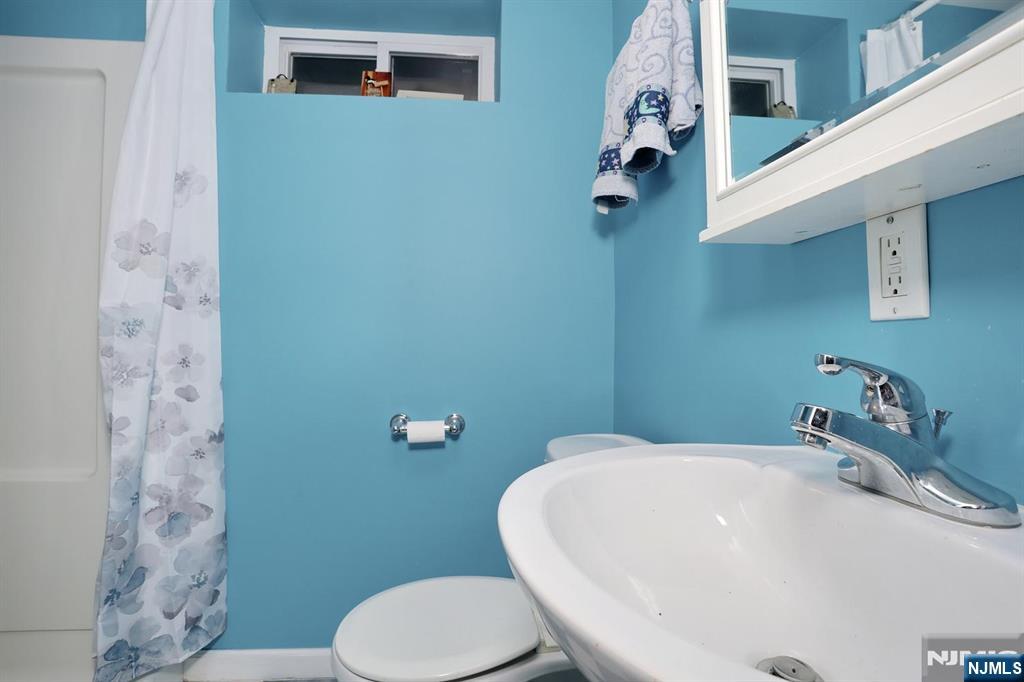 117 Roxbury Road Dumont, NJ 07628 - Photo 37 of 49