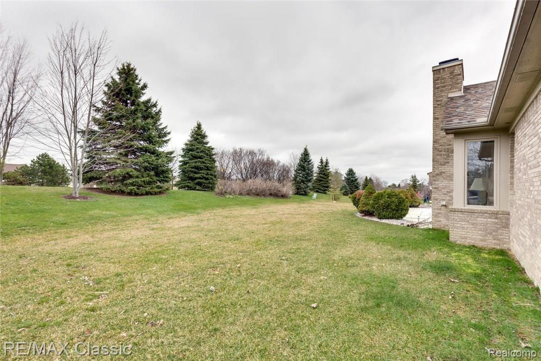 6976 Kennesaw Road Canton, MI 48187 - Photo 7 of 24 6 Yard.jpg
