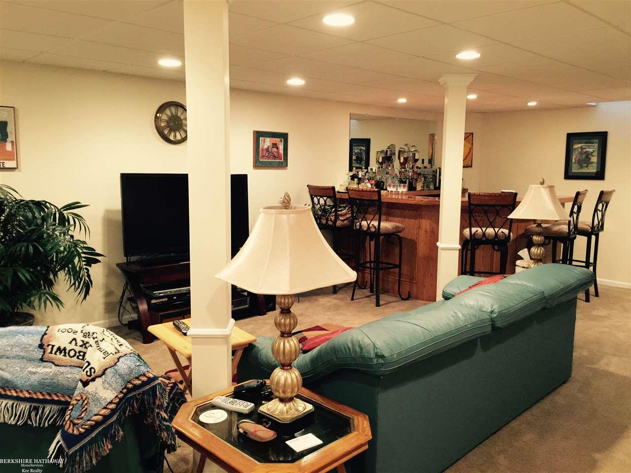 3162 Silverbrook Drive Rochester, MI 48306 - Photo 13 of 18 31251251-12.JPG