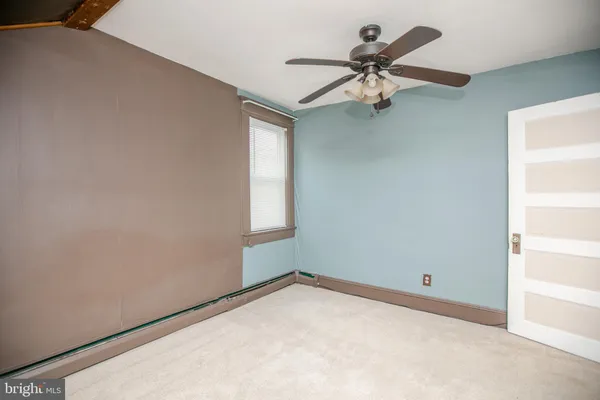 a view of room with window and ceiling fan