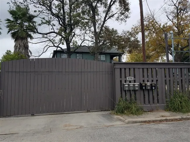 $1,000 | 434 Lenard Street, Unit B, Houston, TX 77009