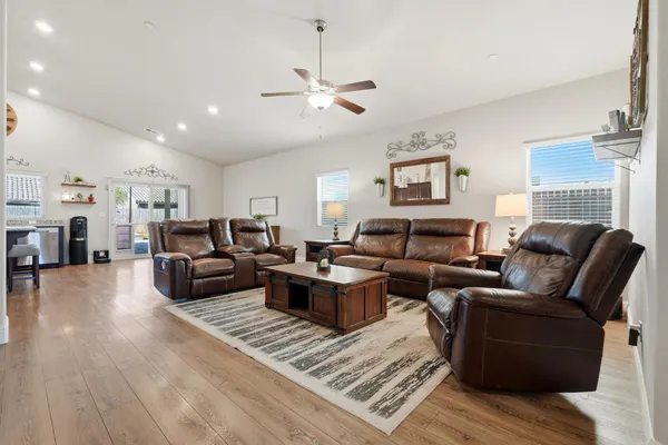 $475,000 | 756 Strada Street, Lemoore, CA 93245