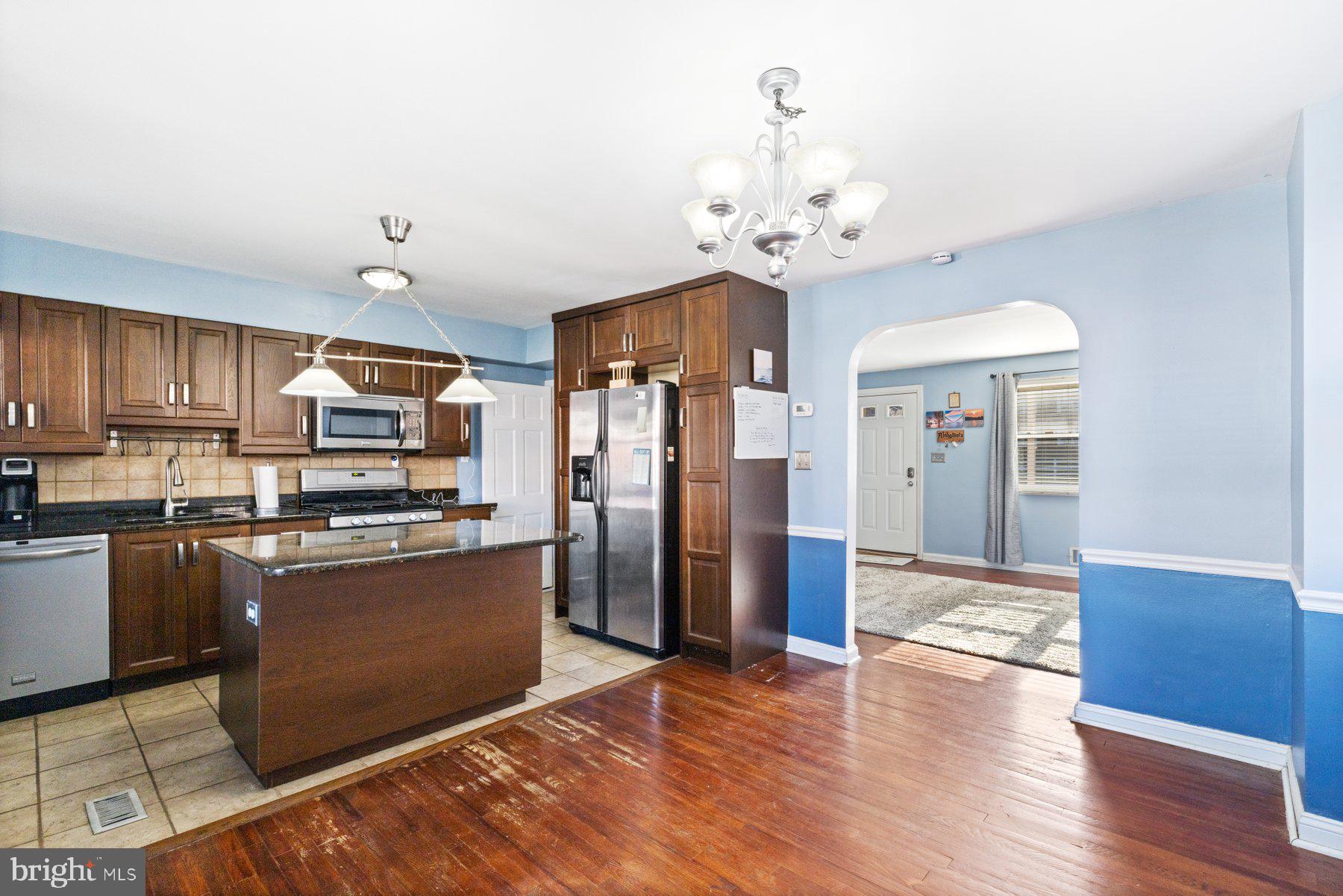 708 Edmondson Avenue Baltimore, MD 21228 - Photo 9 of 30 Open